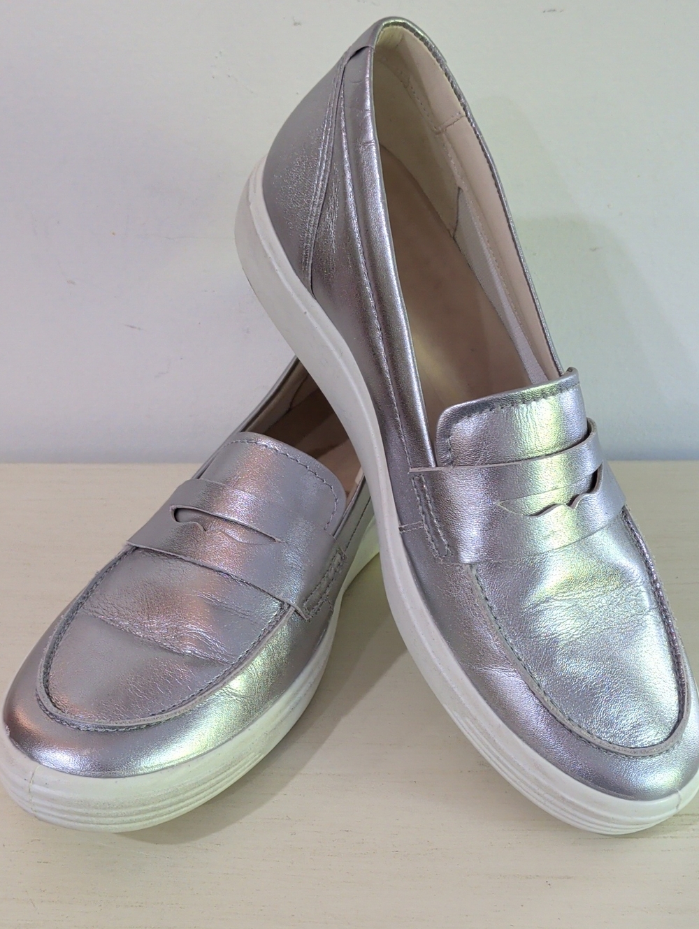 Ecco Metallic Silver Slip-On Loafer Size 40
